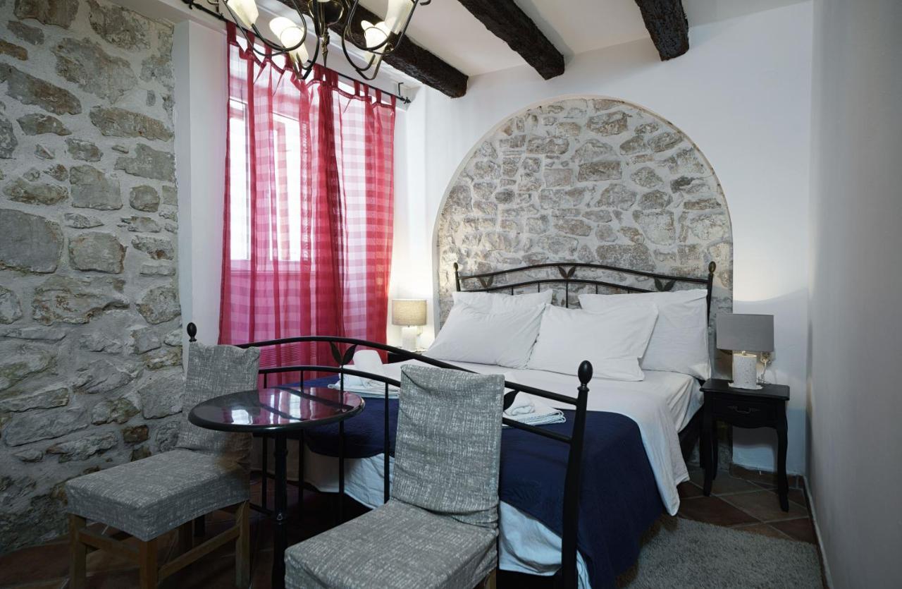 Heritage Residence In Center With Pool- Apartments Vodice Room photo
