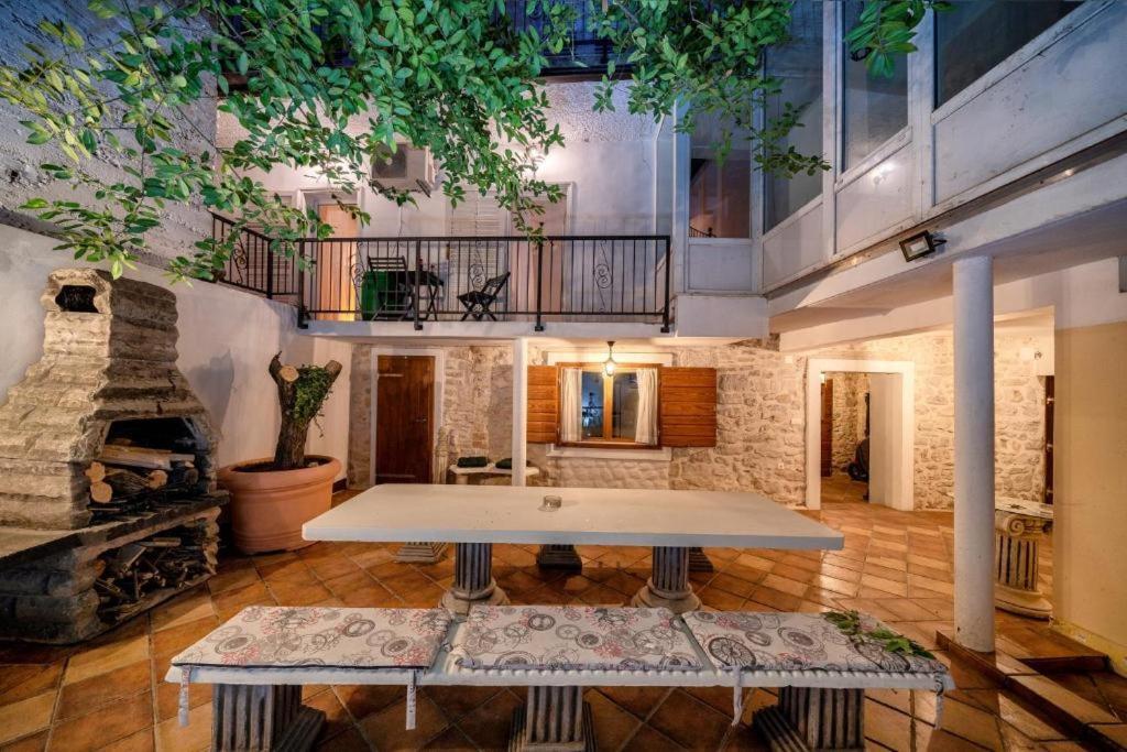 Heritage Residence In Center With Pool- Apartments Vodice Exterior photo