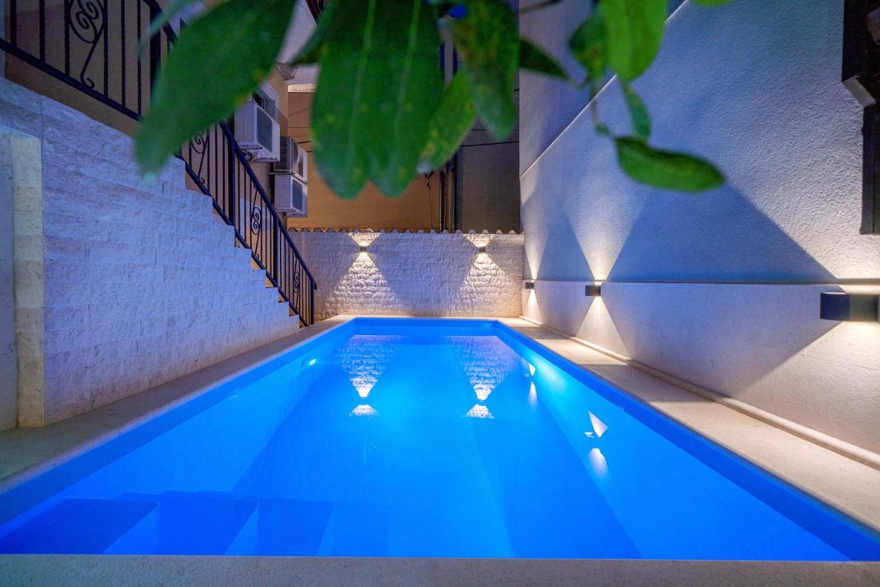 Heritage Residence In Center With Pool- Apartments Vodice Exterior photo